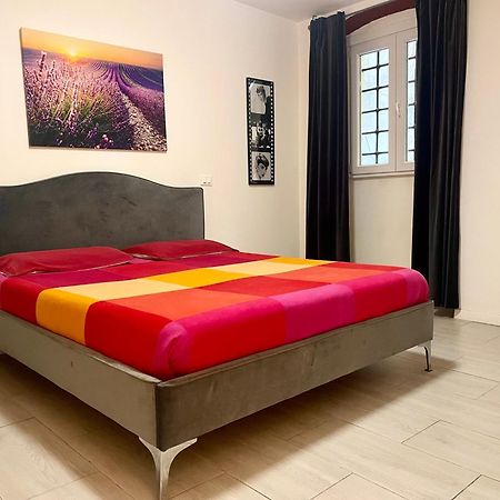 New Apartment 2 Minute From The Port ليفورنو المظهر الخارجي الصورة