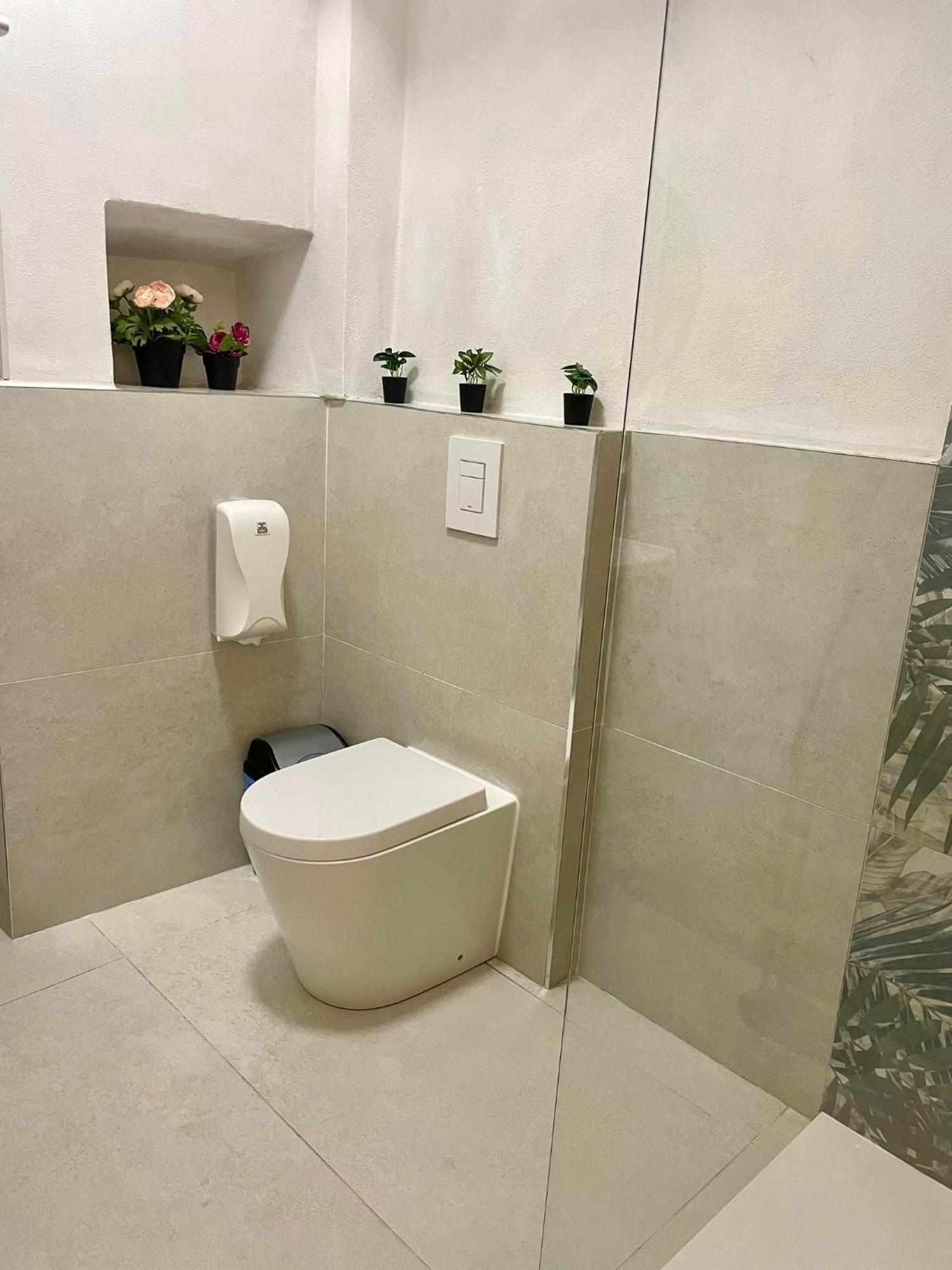 New Apartment 2 Minute From The Port ليفورنو المظهر الخارجي الصورة